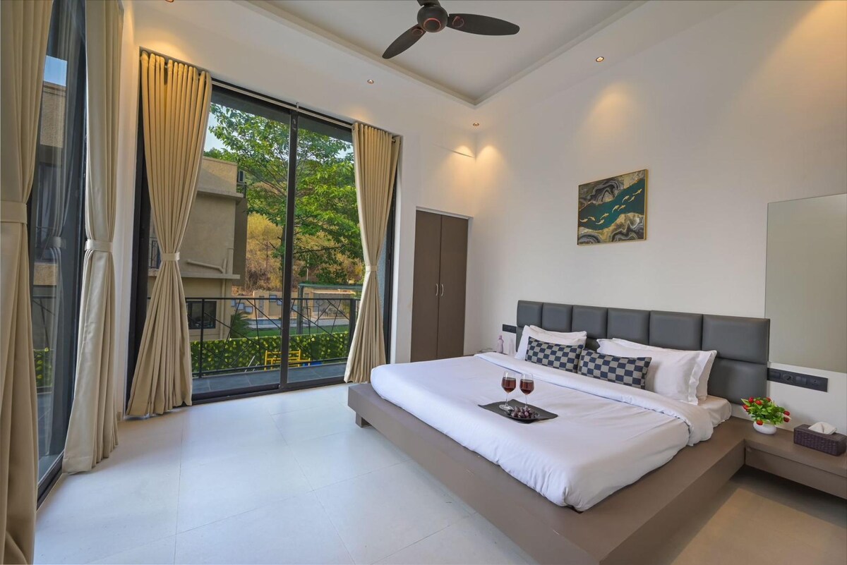 RE Treat 6BHK Luxury Pool Villa Lonavala