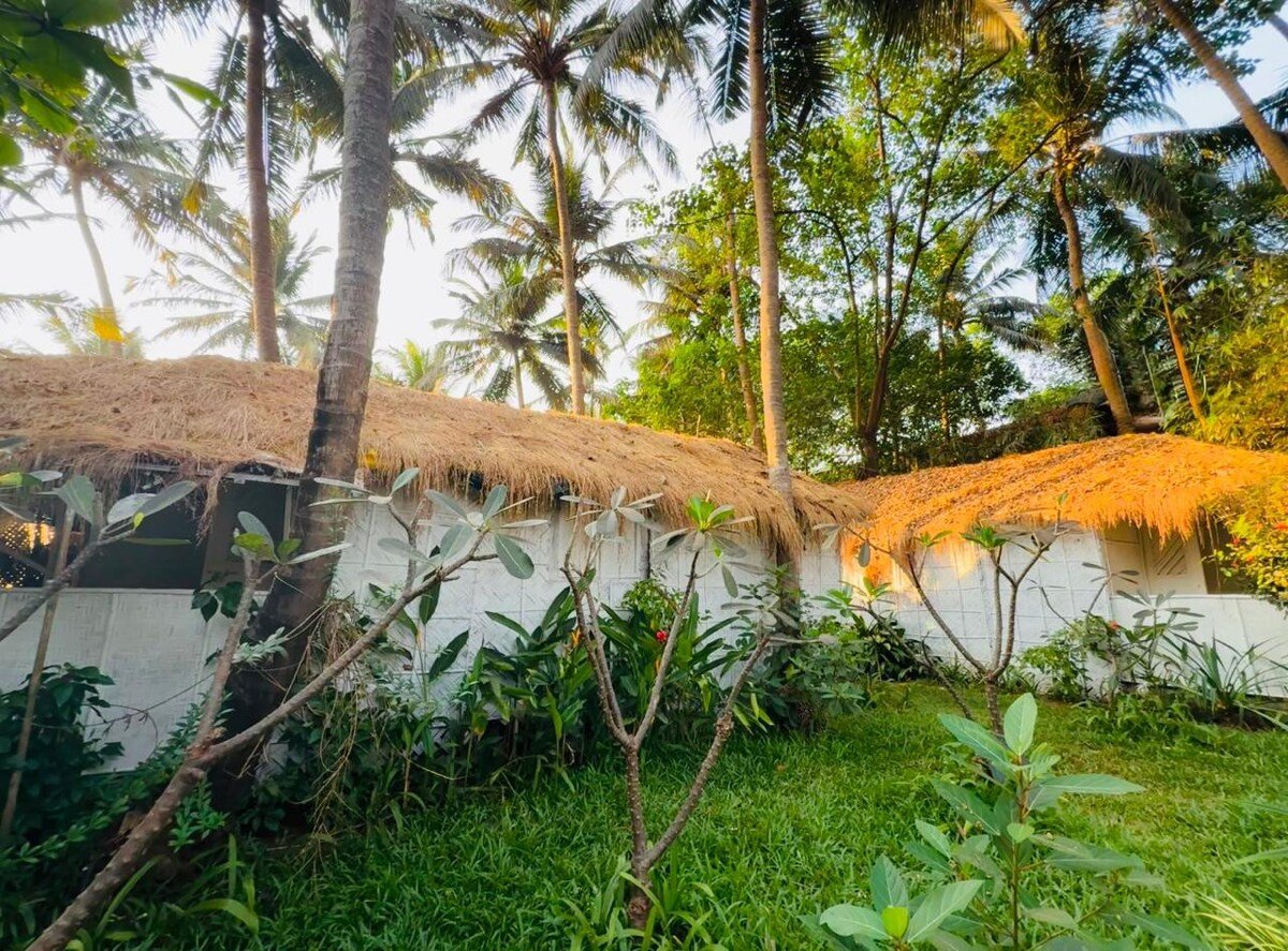 Tropical private estate by the sea