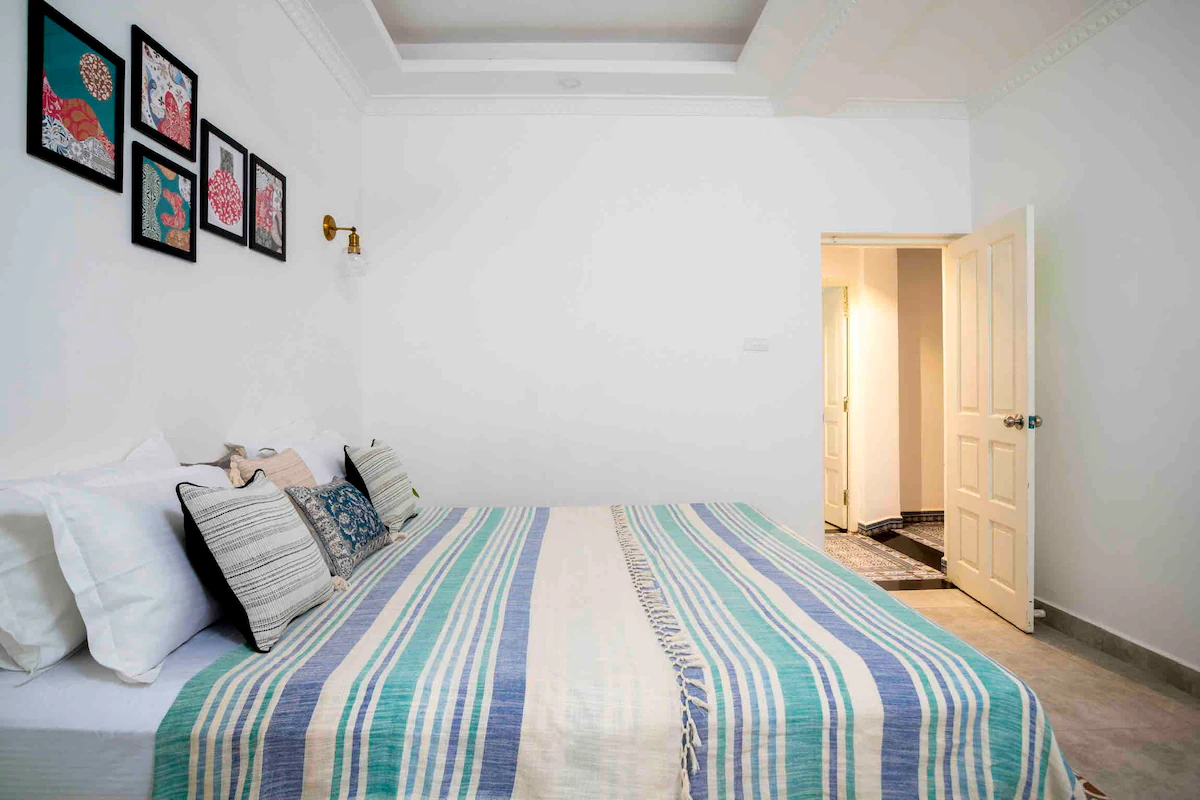 Sleek White 8BDR Villa Near Baga Beach