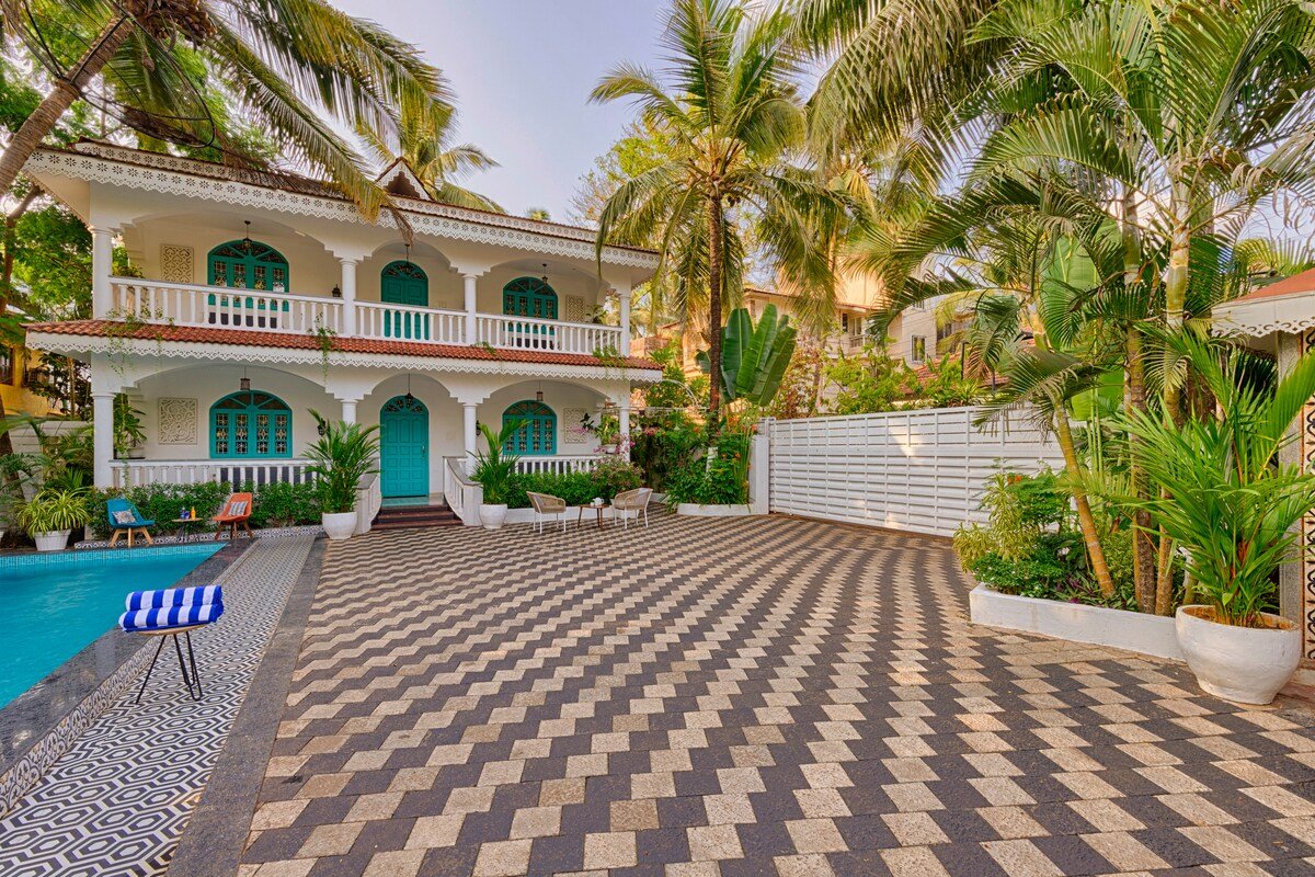 Sleek White 8BDR Villa Near Baga Beach